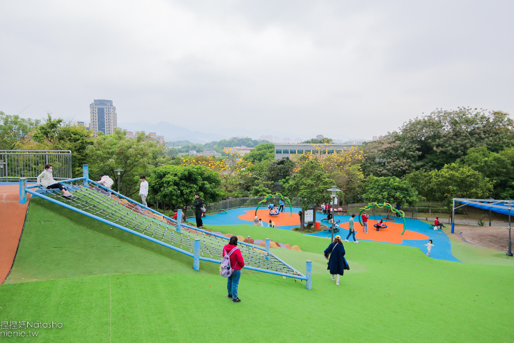 中和好玩的地方|中和公園推薦|員山公園~中和最長溜滑梯及滑草 溜索 遊逸之丘