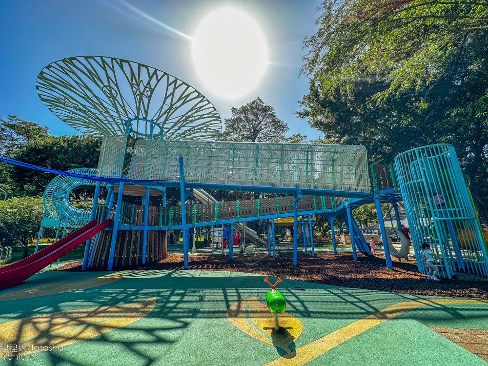 台北市親子公園|前港公園~台北攀爬公園有4.5米高溜滑梯和前港游泳池