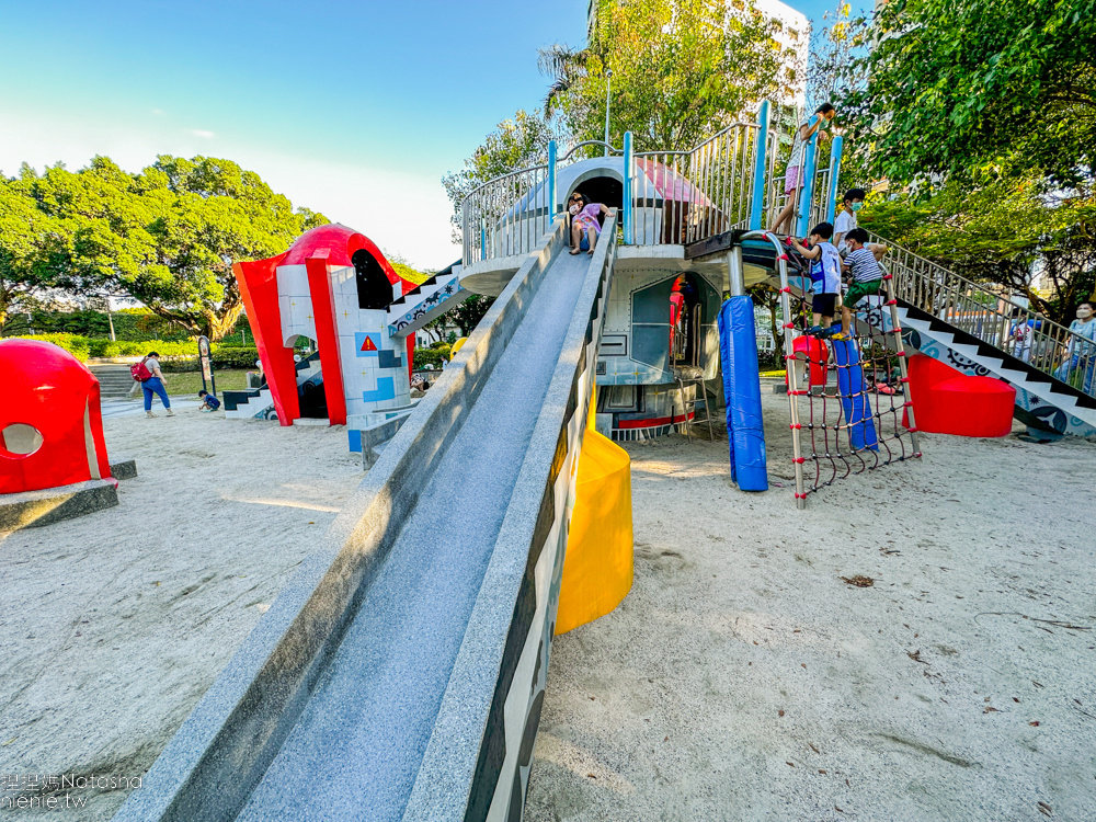 台北親子公園|台北共融公園|台北攀爬公園|青年公園~飛機主題特色公園