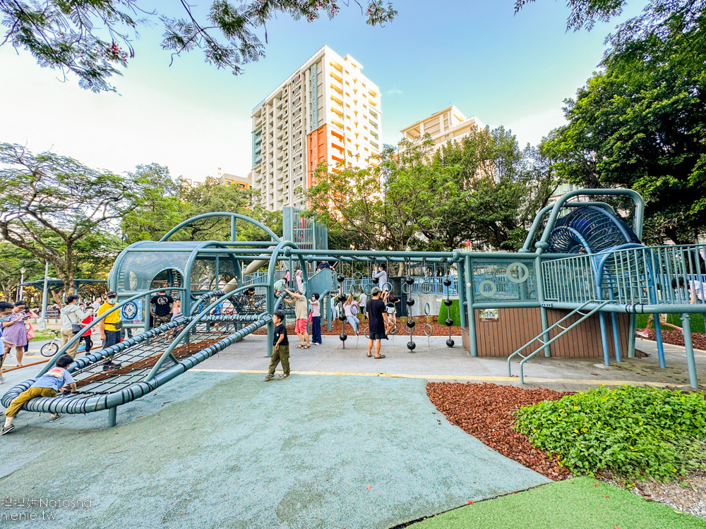 台北親子公園|台北共融公園|台北攀爬公園|青年公園~飛機主題特色公園