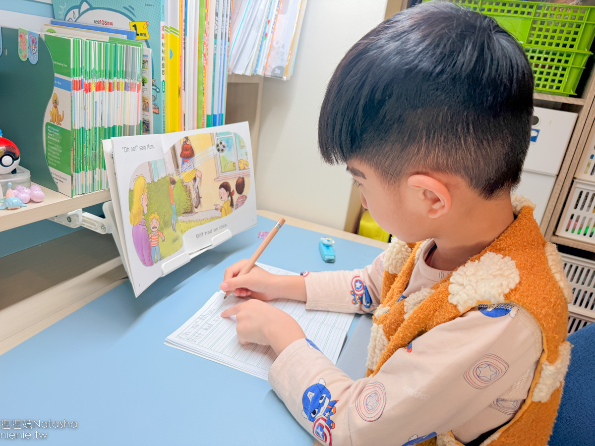 成長天地 ME309 書桌桌面可傾斜 多角度閱讀架 近拍