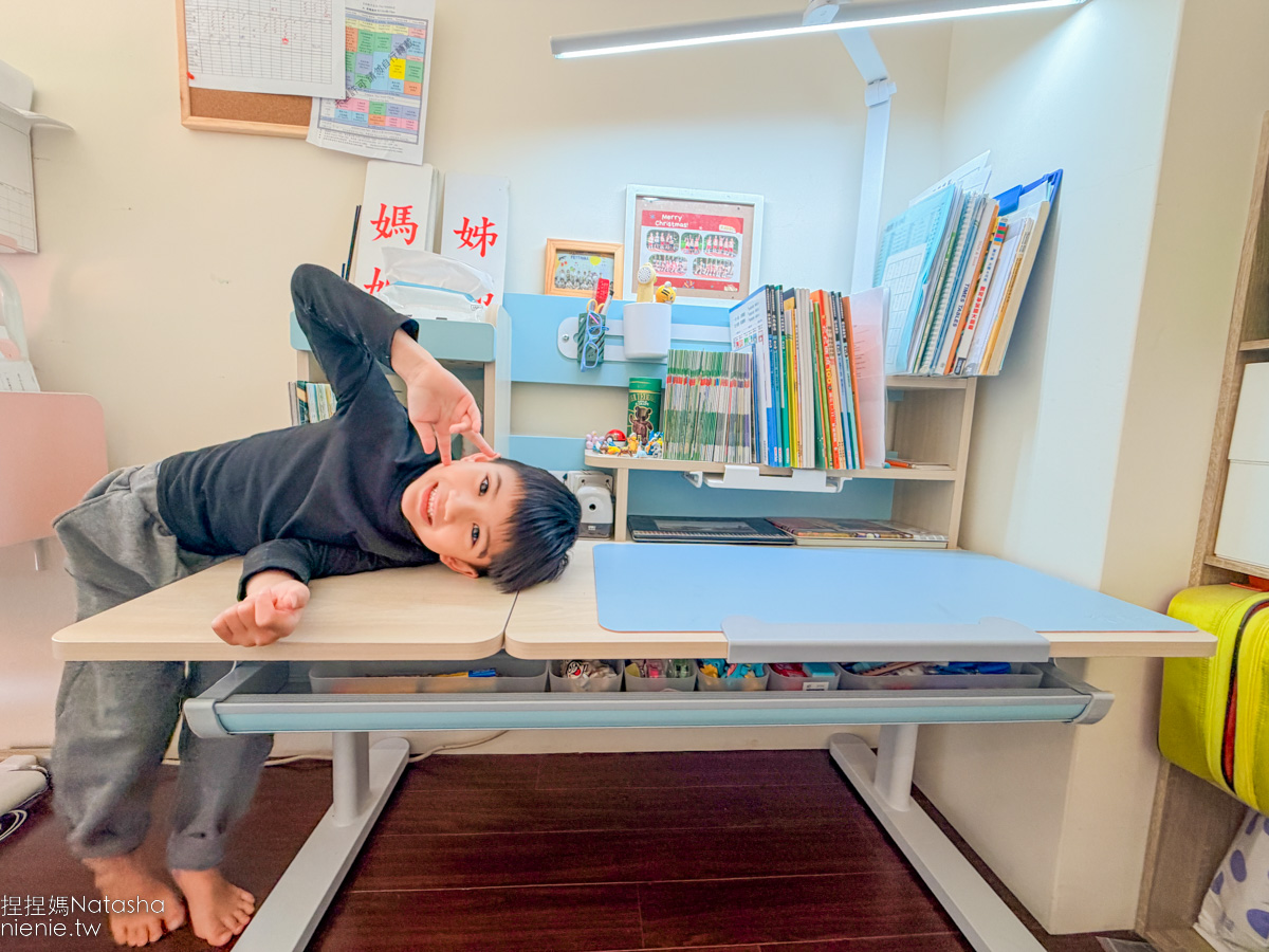 成長天地 ME309+AU902 120cm新實木桌面可升降兒童成長桌椅組 全景